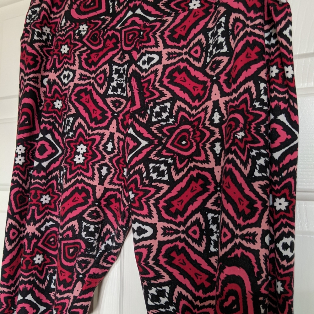Lularoe Tall and Curvy Valentine's Day Leggings